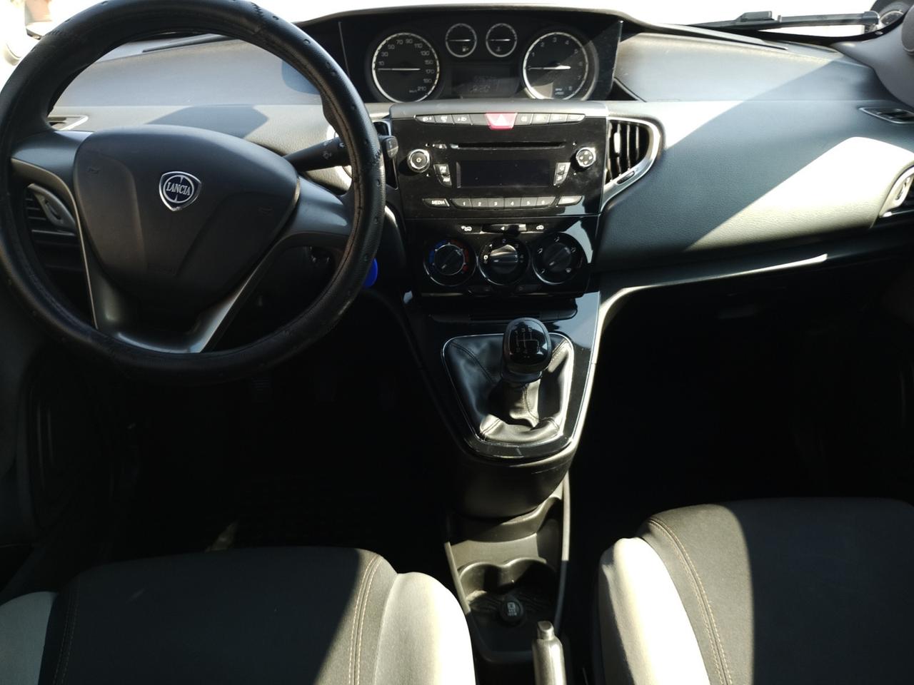 Lancia Ypsilon 5 Porte Ypsilon 1.2 8v Silver ecochic Gpl 69cv
