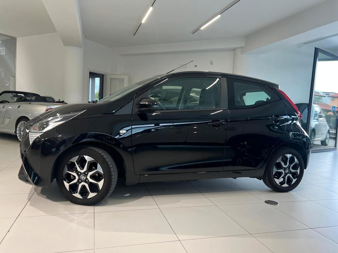 Toyota Aygo Connect 1.0 VVT-i 72 CV 5 porte x-play