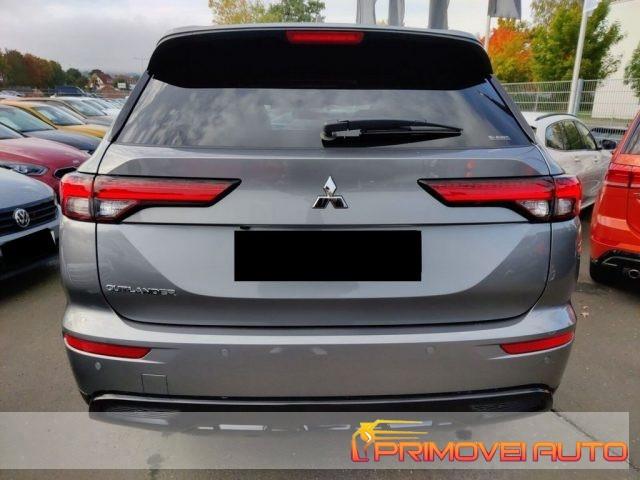 MITSUBISHI Outlander 2.0 4WD Black Edition 7 posti