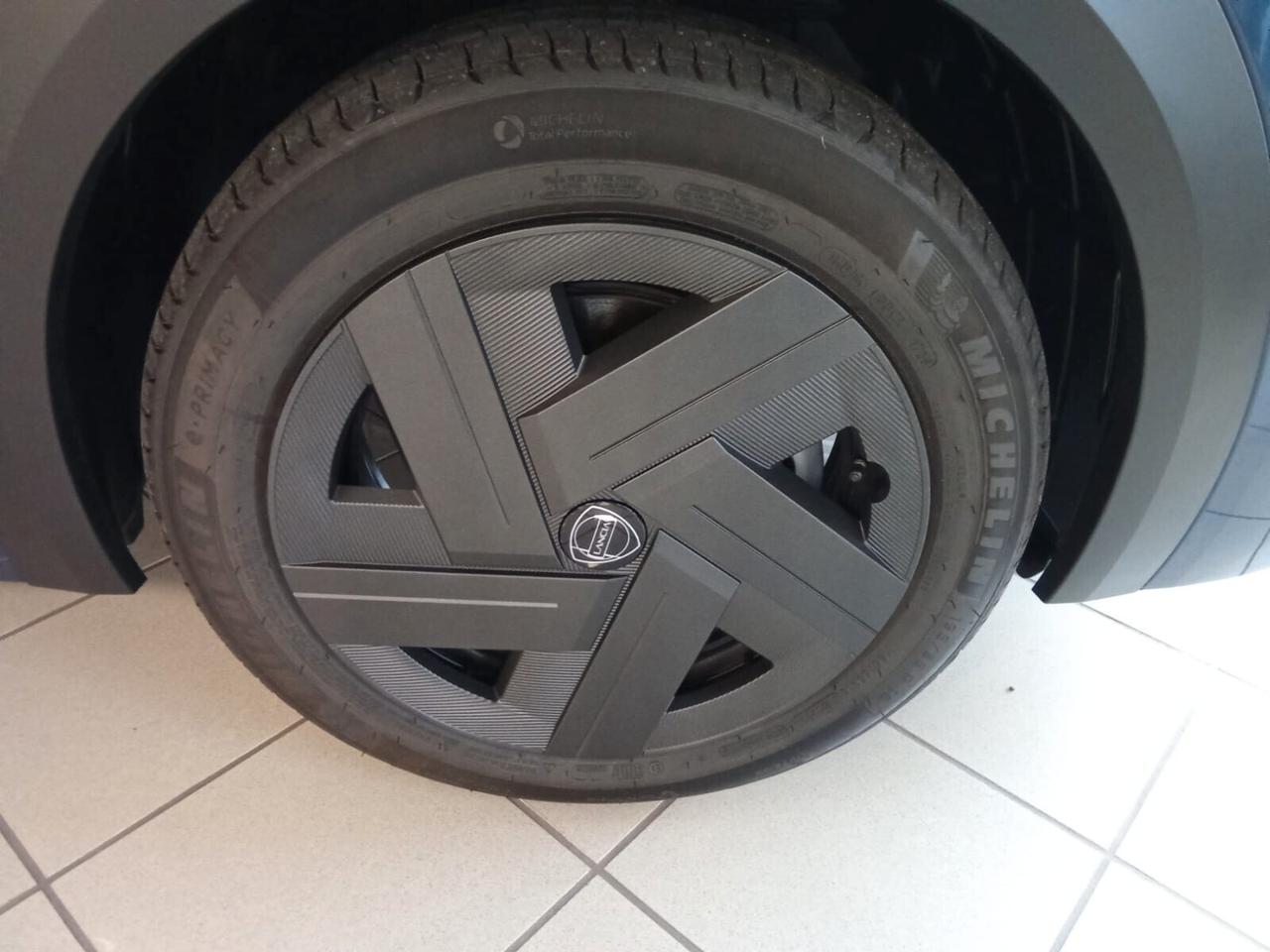 Lancia Ypsilon Hybrid e-DCT