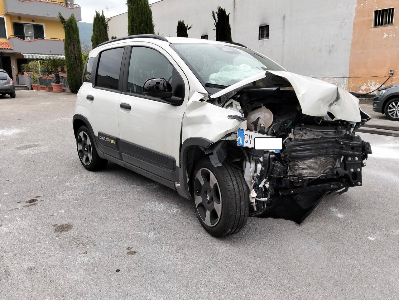 Fiat Pandina 1.0 Hybrid CROSS 2024 SINISTRATA