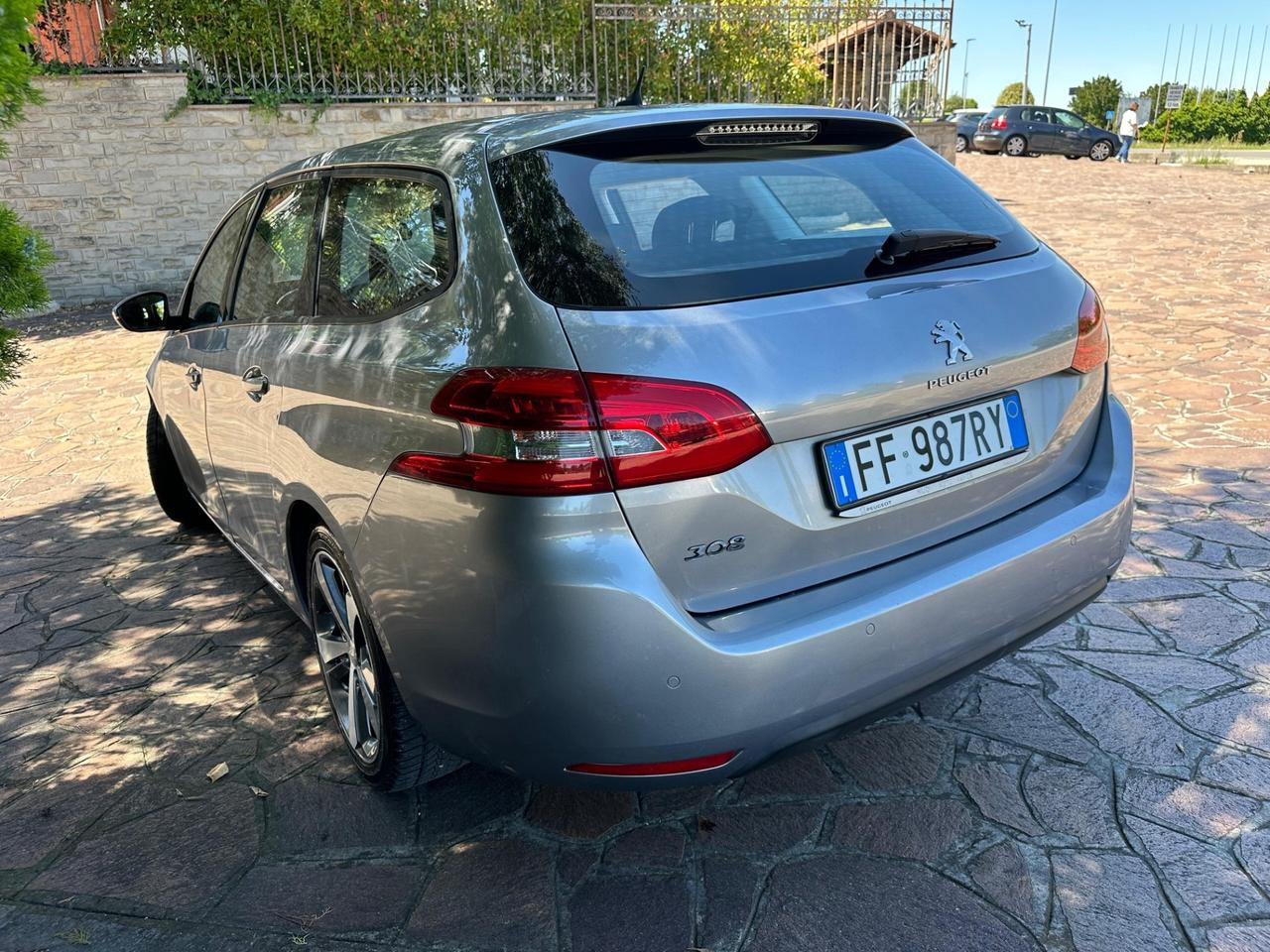 Peugeot 308 BlueHDi 120 S&S SW Allure