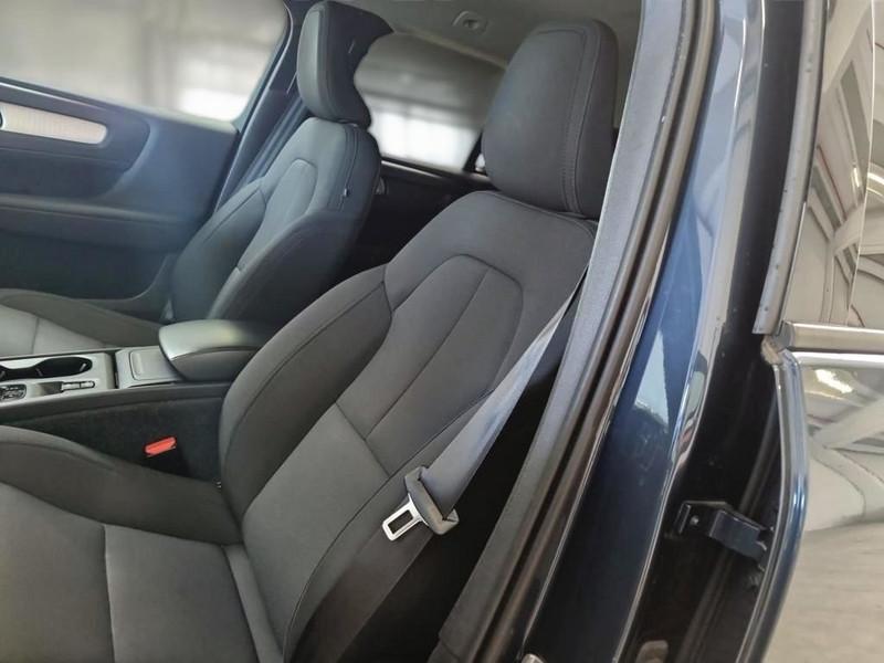 VOLVO XC40 B4 AWD automatico Momentum