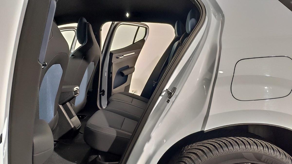 VOLVO Ex30 Single Motor Extended Range Rwd Plus