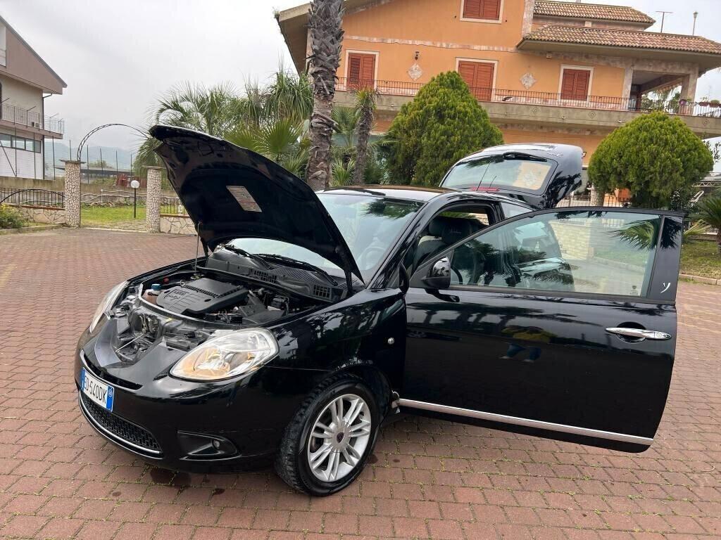 Lancia Ypsilon 1.3 MJT 75 CV Platino