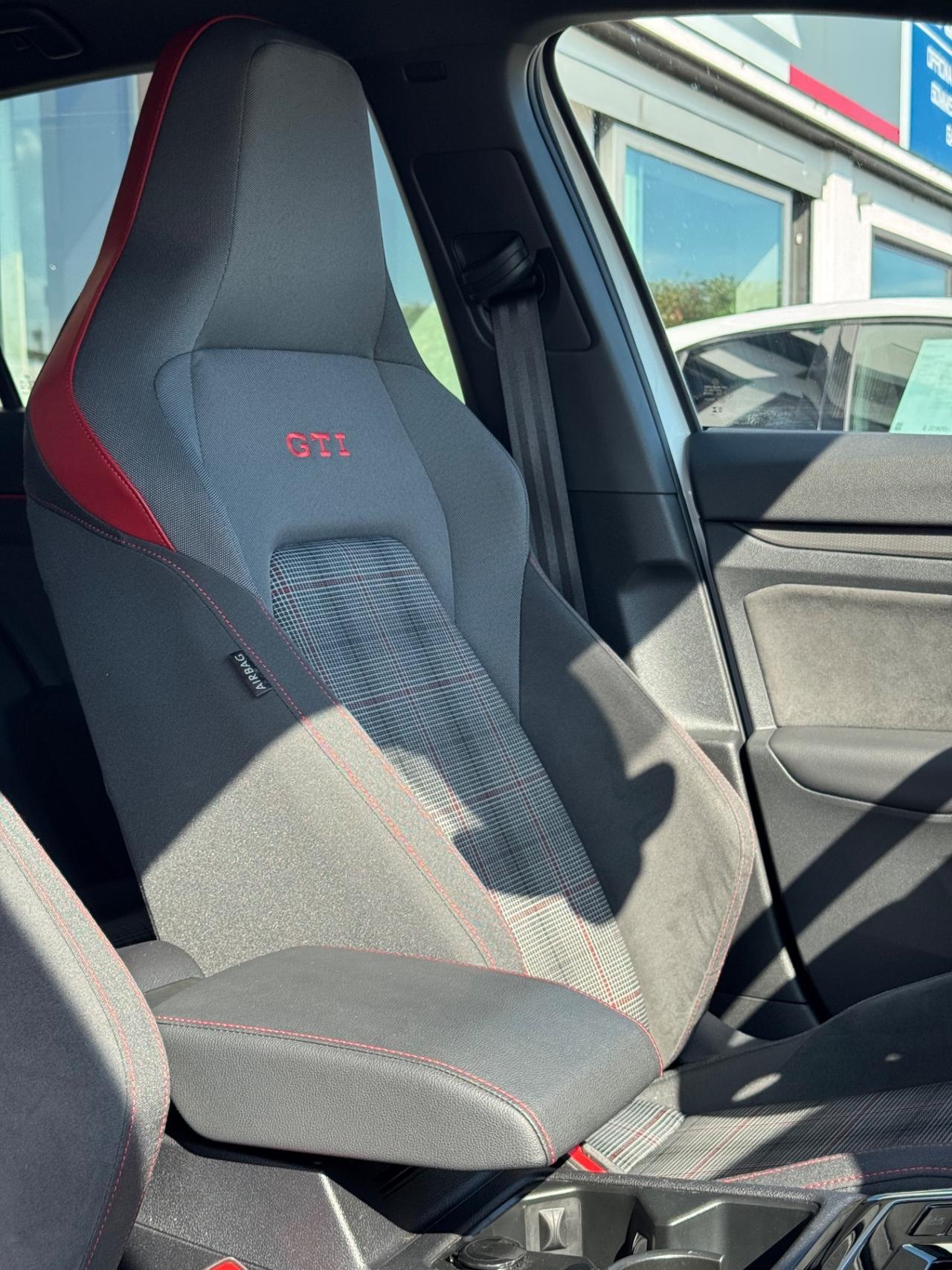Volkswagen Golf GTI 2.0 TSI DSG