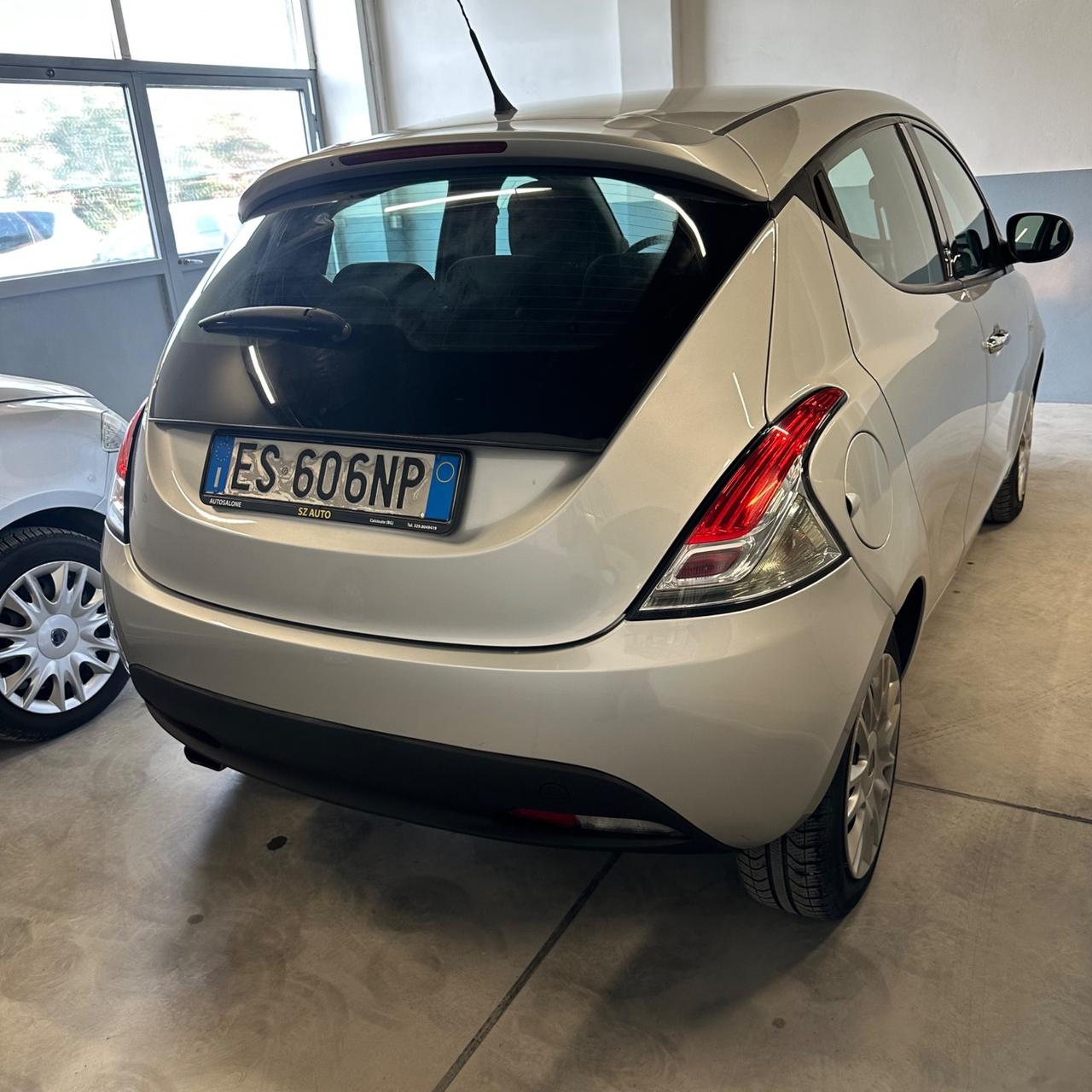 Lancia Ypsilon 1.2 69 CV 5 porte S&S Platinum