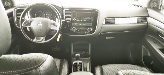 MITSUBISHI Outlander 2.2 DI-D 4WD Instyle 5p.