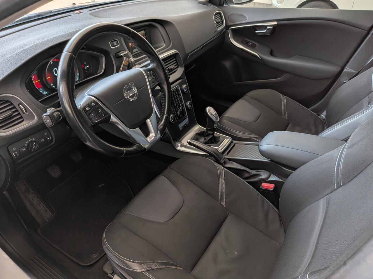 VOLVO V40 1.6 D2