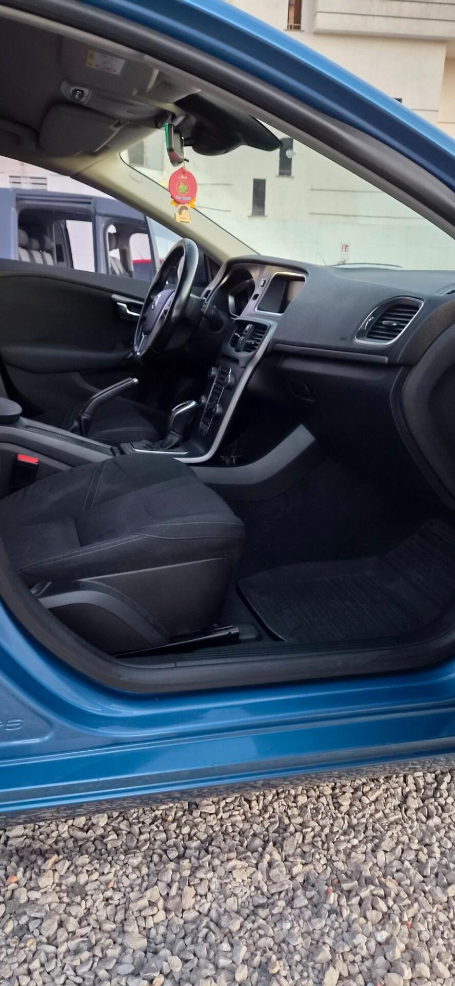 Volvo V40 D2 1.6 Powershift R-design Kinetic