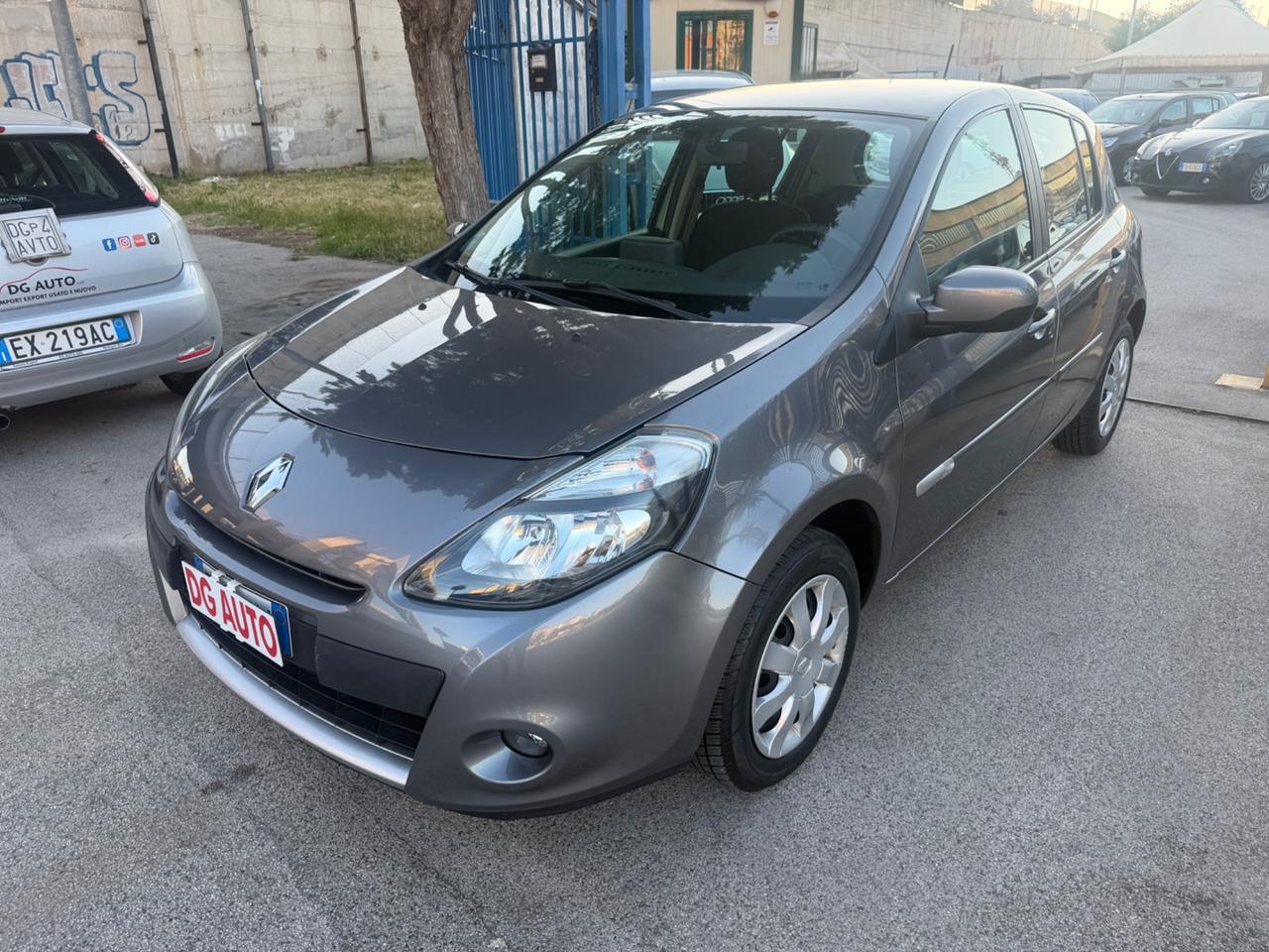 Renault Clio 1.2 benzina 75 cavalli 2012 navigatore