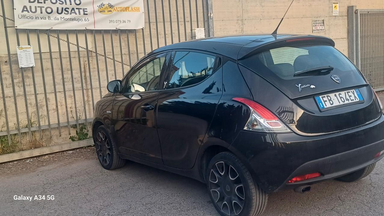 Lancia Ypsilon 1.2 69 CV 5 porte Gold