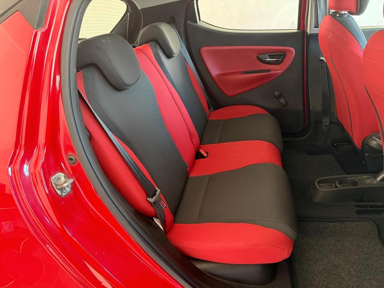 Lancia Ypsilon 1.2 69 CV 5 porte S&S Black&Red