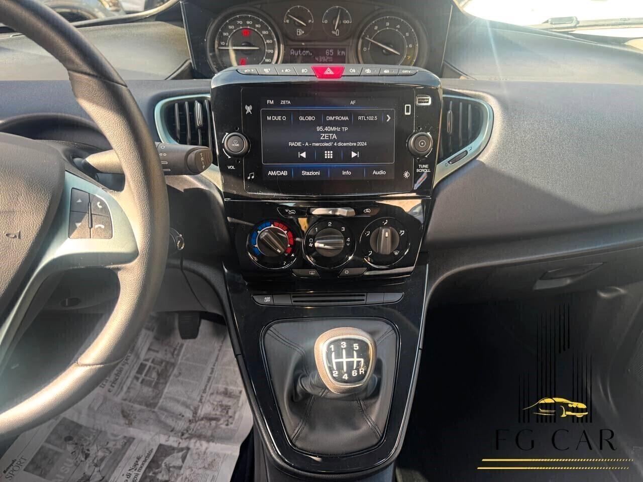 Lancia Ypsilon 1.0 FireFly 5 porte S&S Hybrid Gold