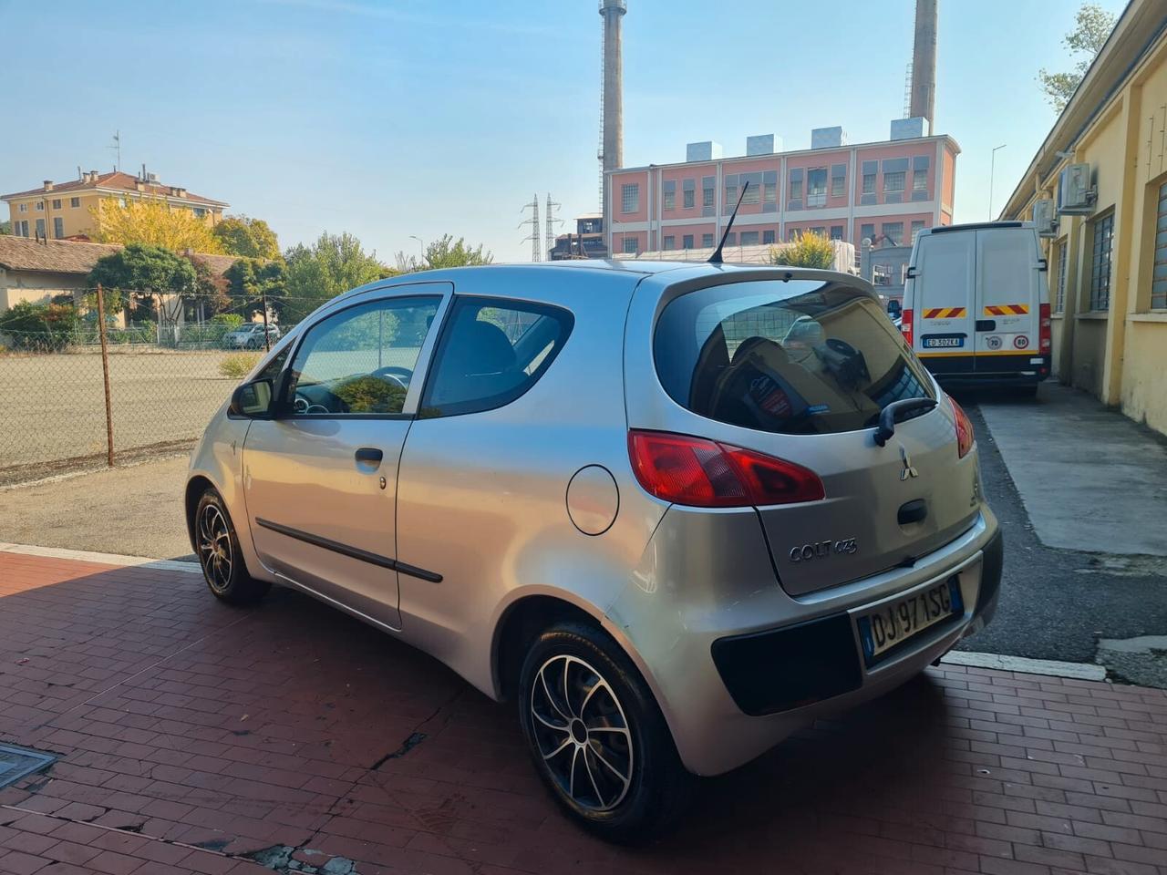 Mitsubishi Colt 2007 1.1 BENZ/GPL C.D.FATTA
