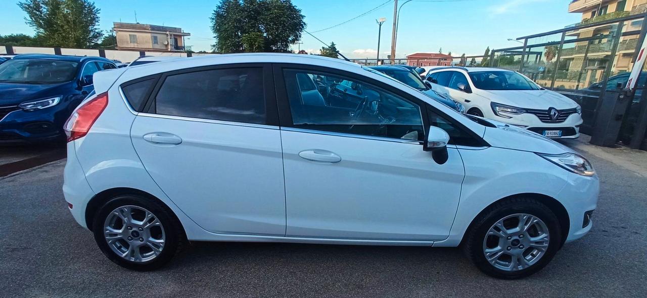 Ford Fiesta TITANIUM SENZA BS PAGA