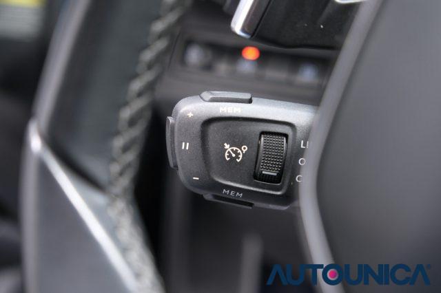 PEUGEOT 3008 HYBRID4 300 E-EAT8 ALLURE PACK