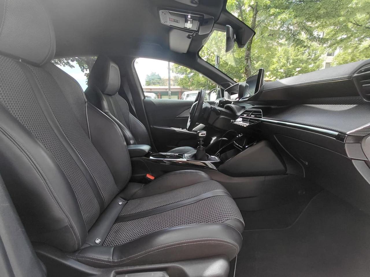 Peugeot 208 GT Line 1.5 Blue HDI 100 #11011