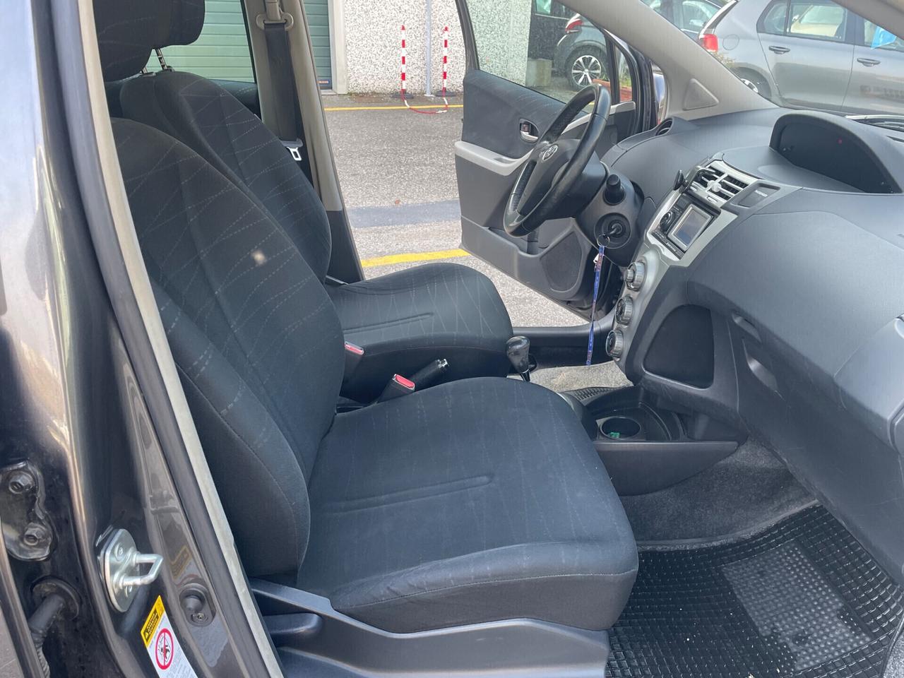 Toyota Yaris 1.3 5 porte Navi*Automatik*Solo 86000*