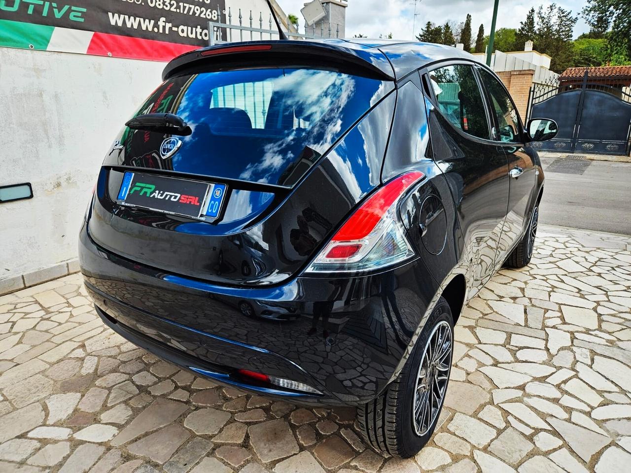 Lancia Ypsilon 0.9 TwinAir 85 CV 5 porte Metano Ecochic Elefant.Blu