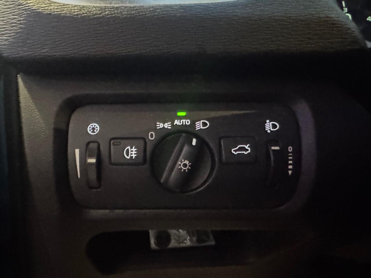 Volvo V40 R Design Momentum 2.0 D4 #9303