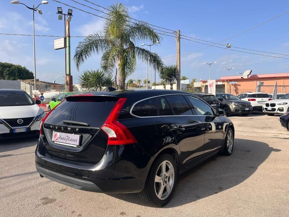 Volvo V60 D2 1.6 R-design