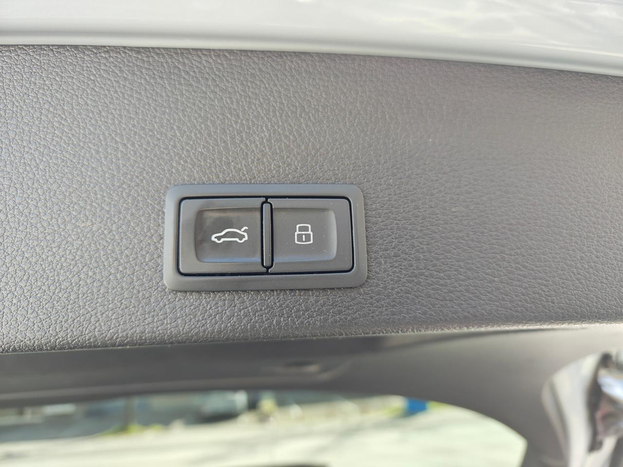 Audi Q2 35 TDI S tronic Identity Black