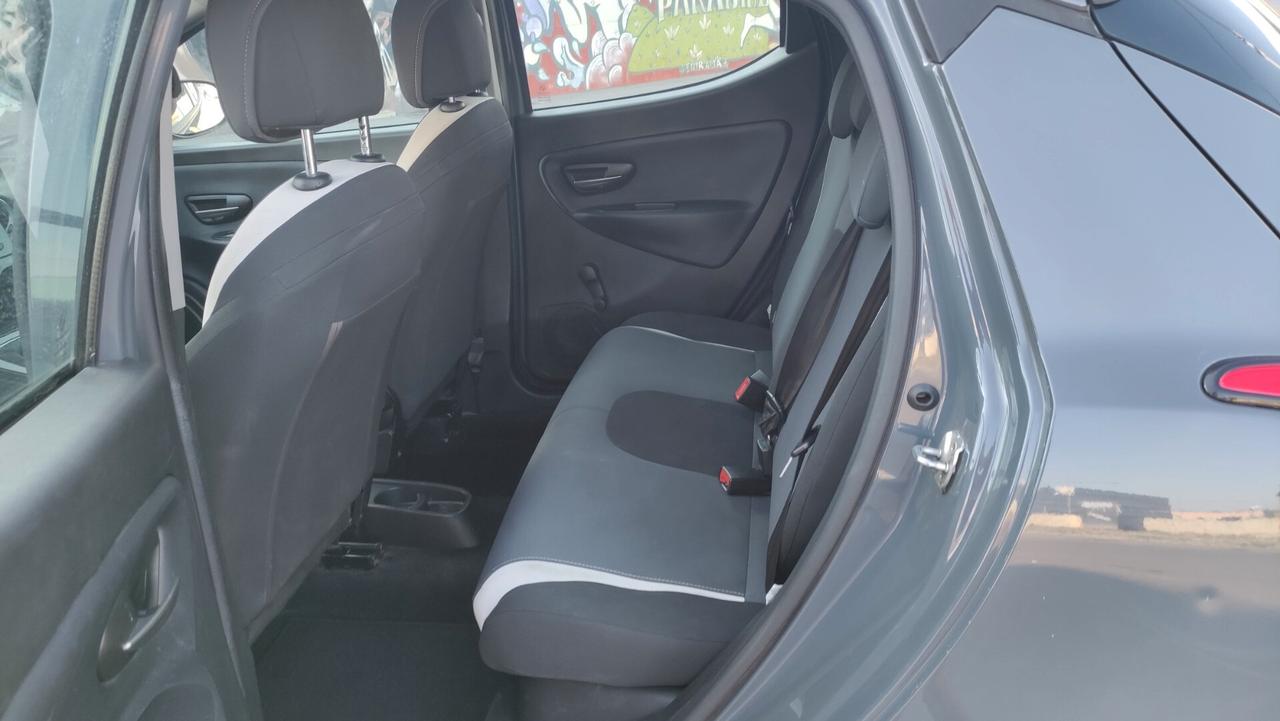 Lancia Ypsilon 1.2 69 CV 5 porte GPL Ecochic Gold NEOPATENTATI - 2015