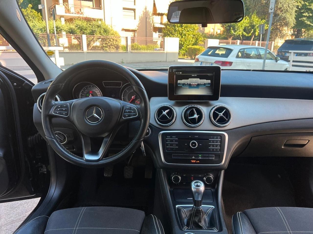 MERCEDES GLA 180 D SPORT ZERO ANTICIPO