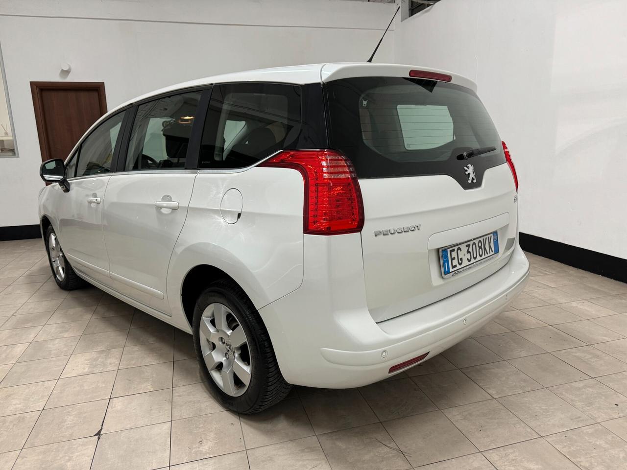 Peugeot 5008 2011 1.6 HDi 112CV Premium 7 POSTI