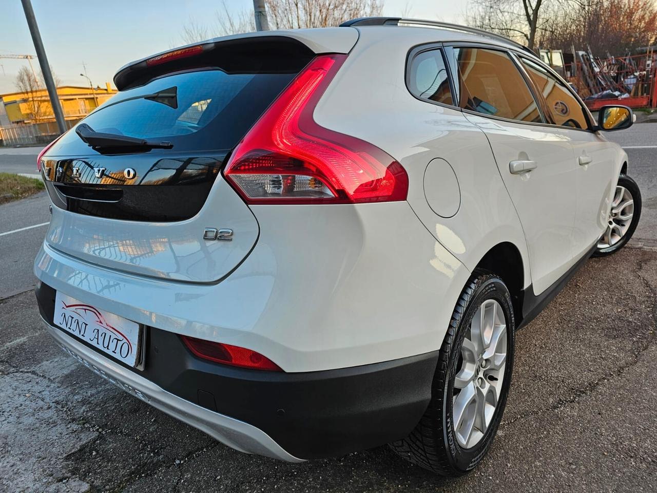 Volvo V40 2.0 D2 120cv Cross Country*Geartronic*Business*Navi*Pdc*Euro6*