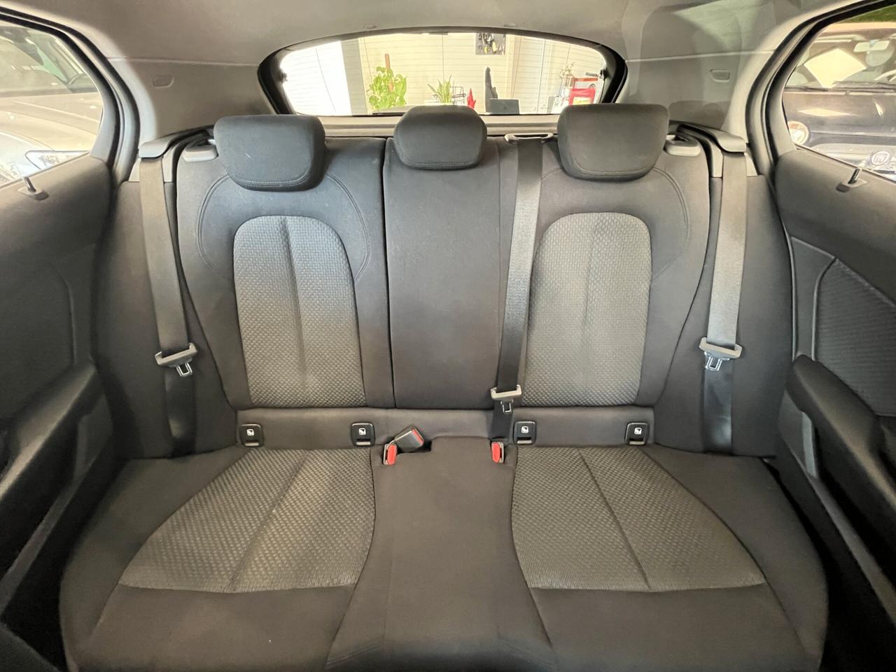 Bmw 116 116d 5p. Business Advantage