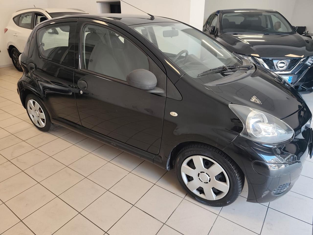 Toyota Aygo 1.0 12V VVT-i 5 porte Now Connect