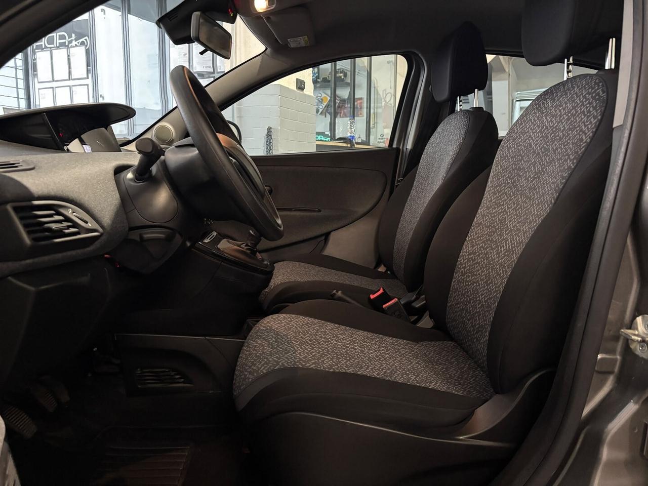 Lancia Ypsilon 1.0 HYBRID