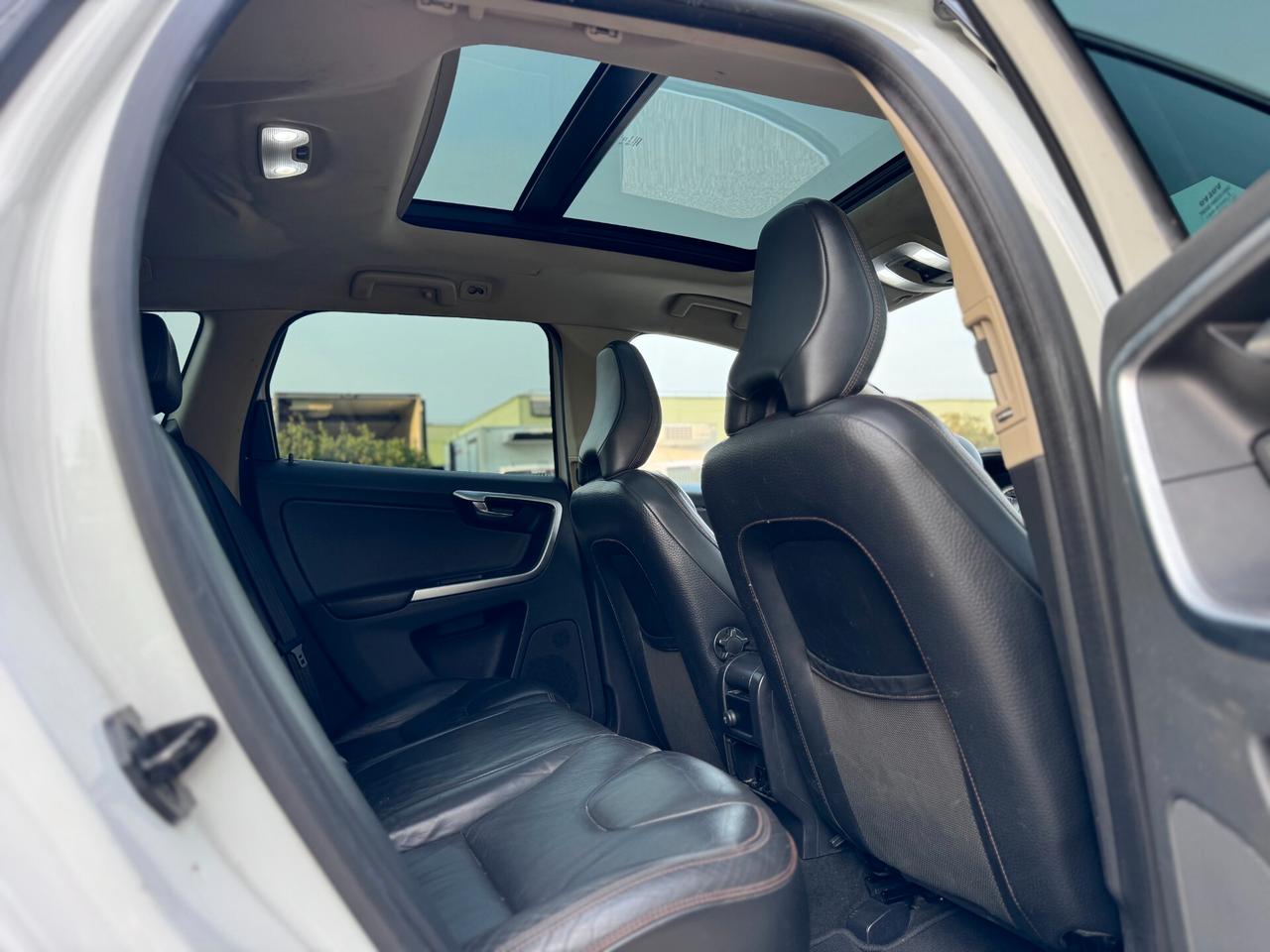 Volvo XC 60 XC60 D5 AWD Geartronic Summum