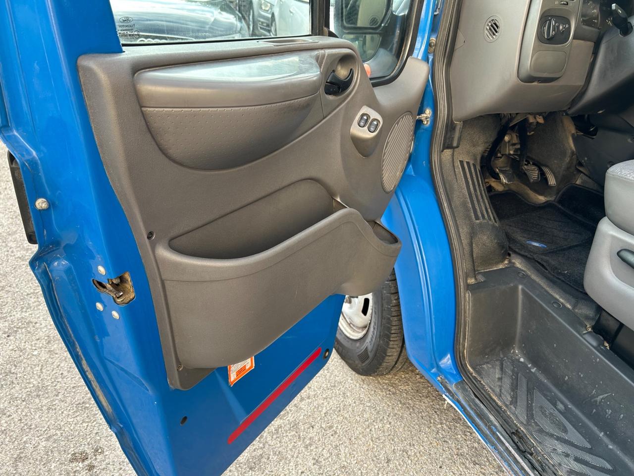 Ford Transit 330 2.4 TD Pulman 14 Posti