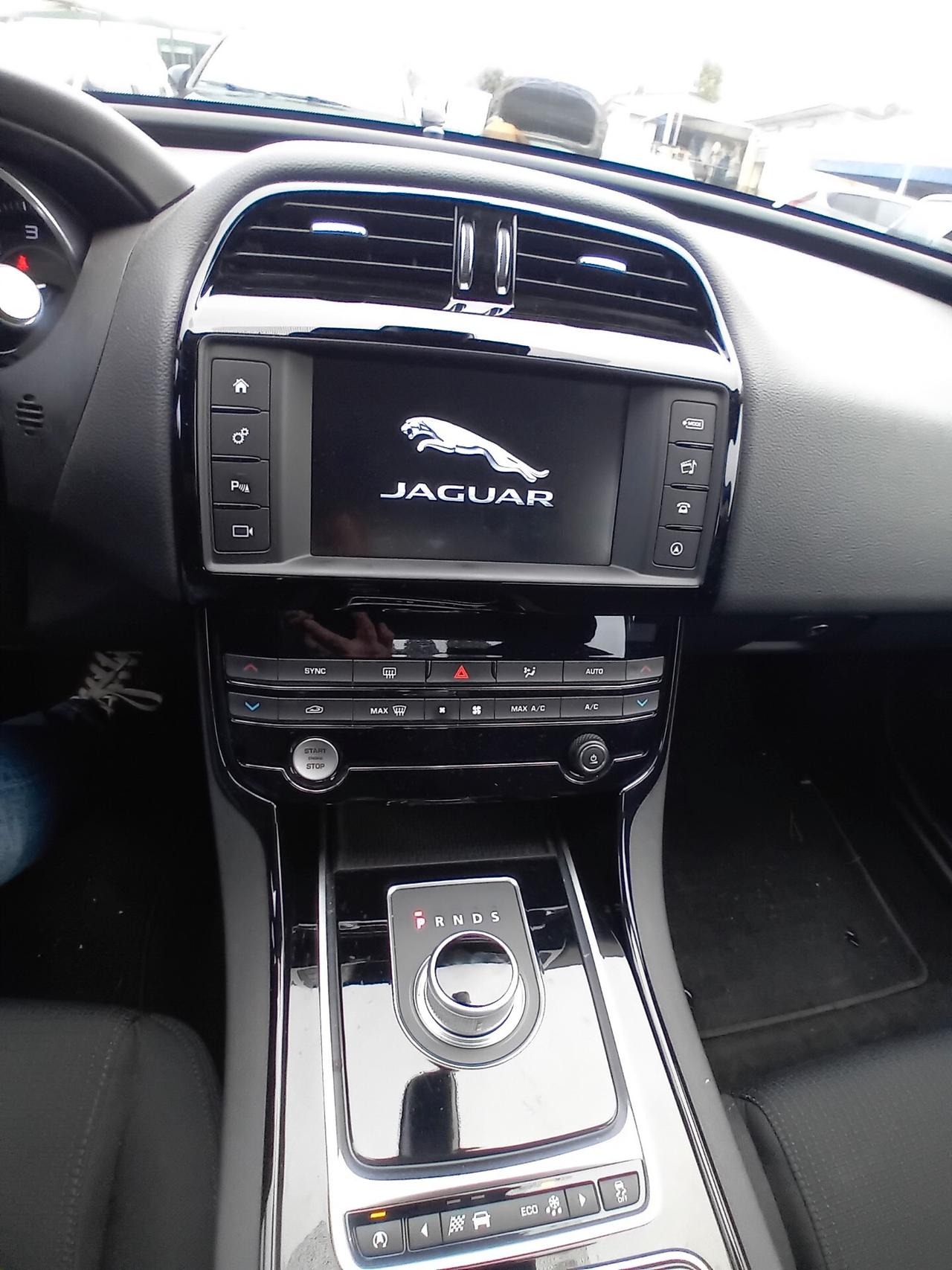 Jaguar XE 2.0 D 180CV aut. finanzio