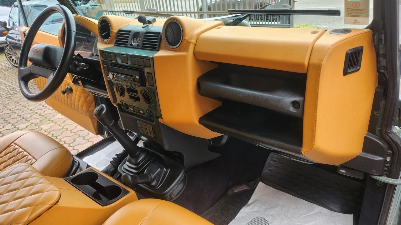 Land Rover Defender 110 2.2 TD4 Station Wagon N1