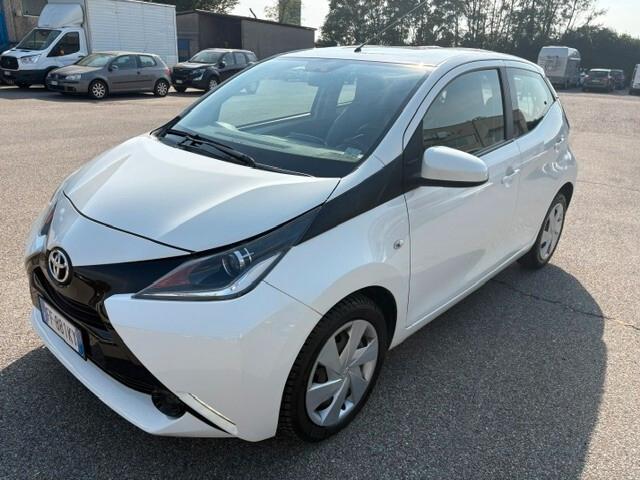 Toyota Aygo 1.0 VVT-i 69 CV 5 porte x-play