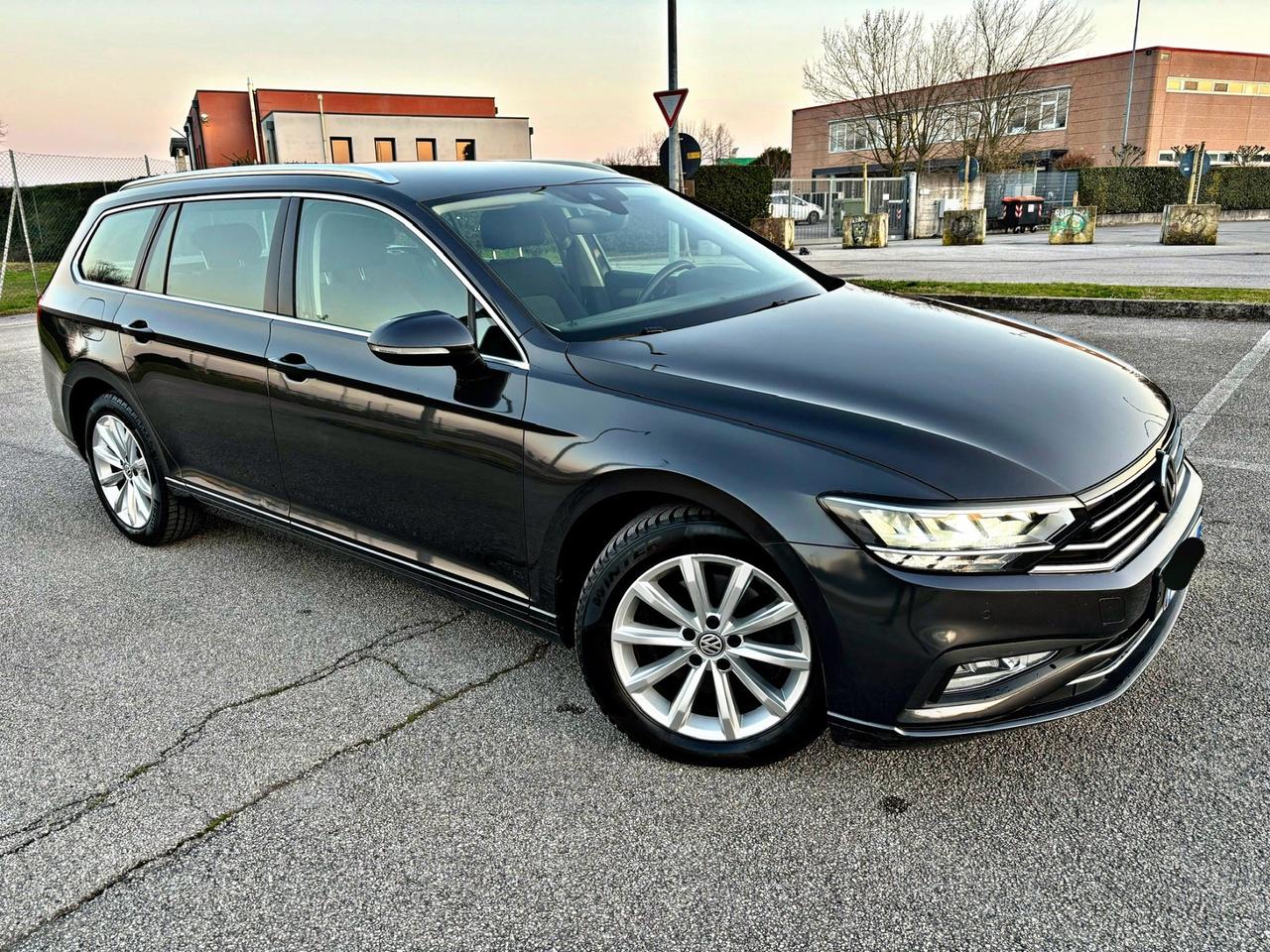 Volkswagen Passat Variant 1.6 TDI SCR 122 CV EVO DSG Business