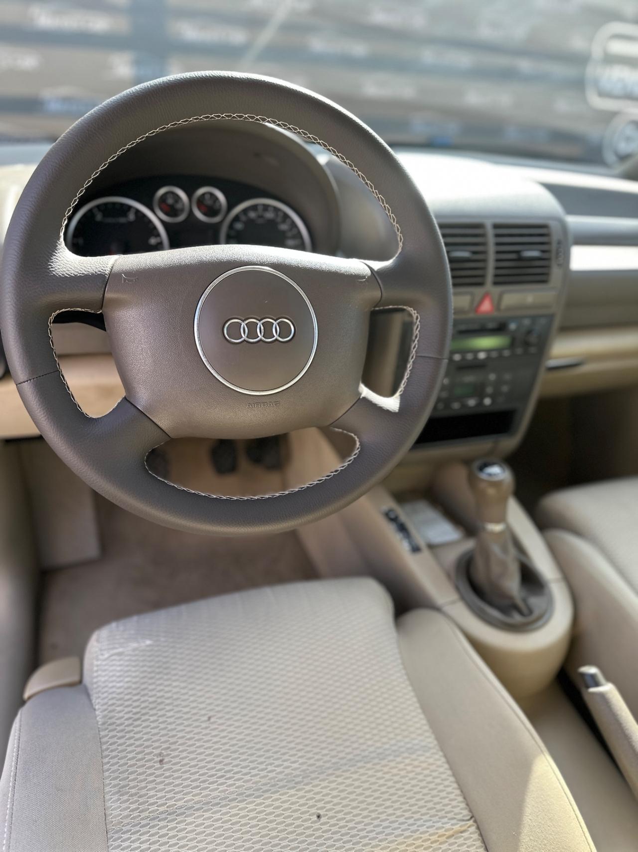 AUDI A2 (anno 2003)