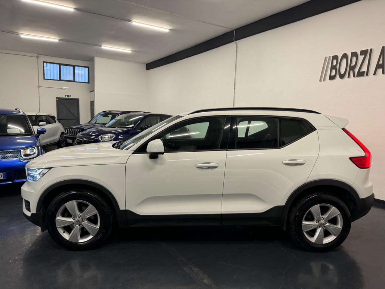 Volvo XC40 T2 Geartronic Momentum Pro REALE!