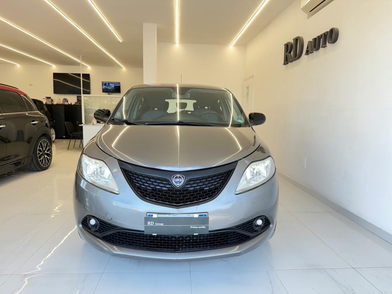 Lancia Ypsilon 1.2 69 CV 5 porte S&S Gold okneopatentati