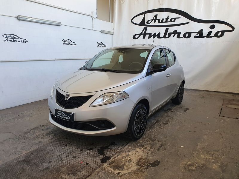 Lancia Ypsilon 1.2 69 CV 5 porte S&amp;S Gold TUA 117,00 MESE