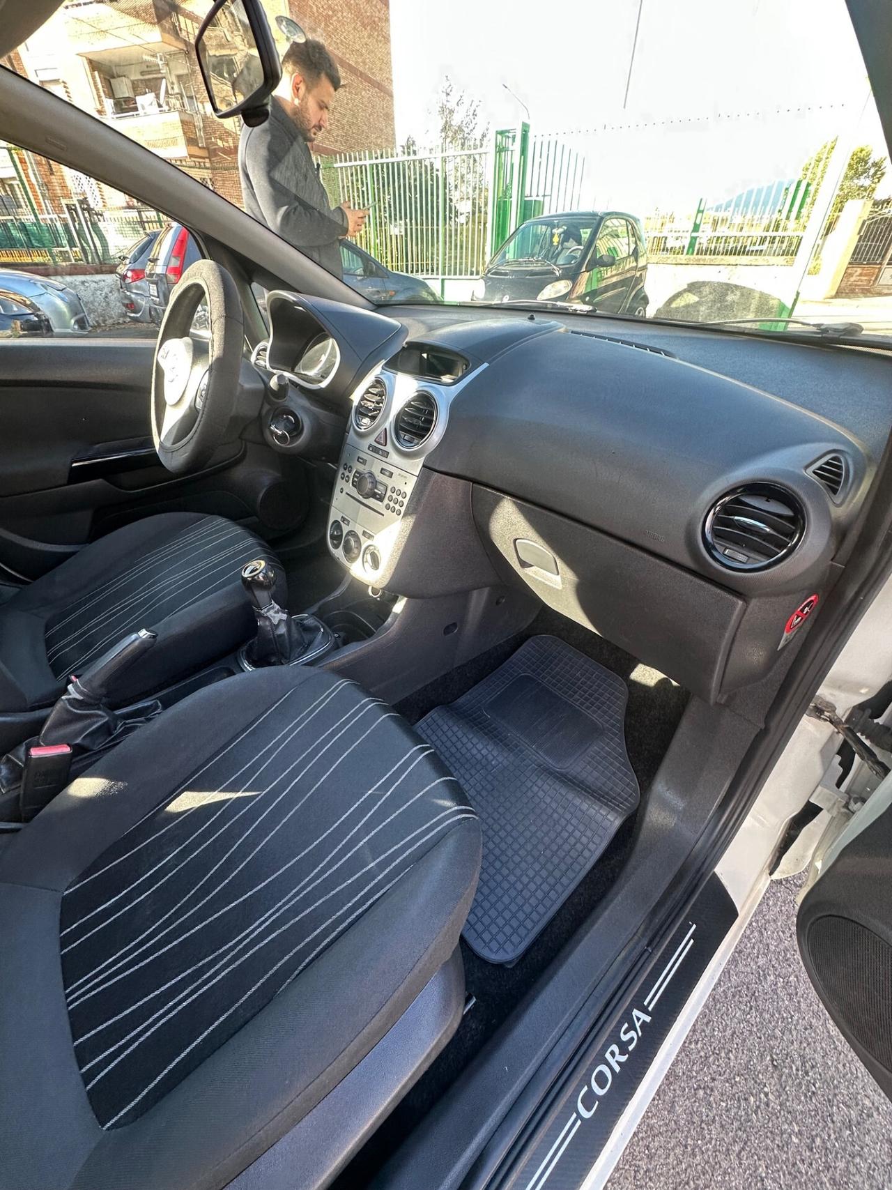 Opel Corsa 1.2 80CV 5 porte GPL-TECH Edition