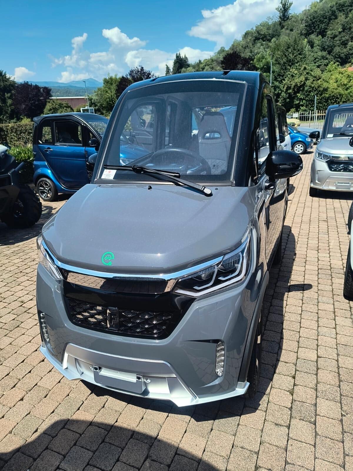 MINI AUTO DISABILI SCOOTER CABINATO ANZIANI