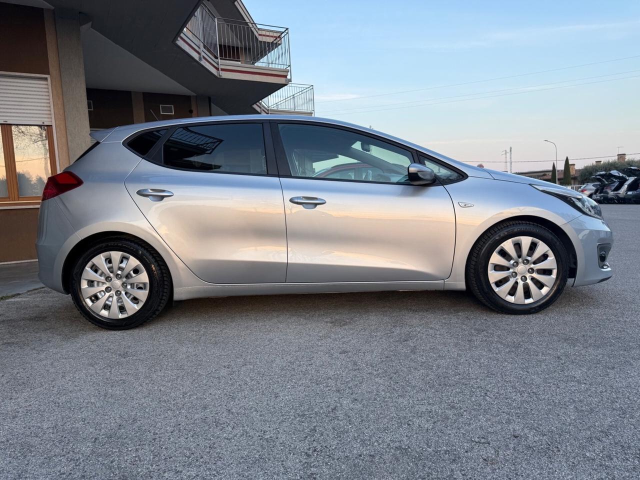 Kia Ceed - 1.6 CRDi 110 CV 5 porte - Neopatentati