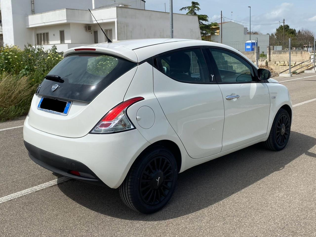 Lancia Ypsilon 1.2 69 CV Unyca