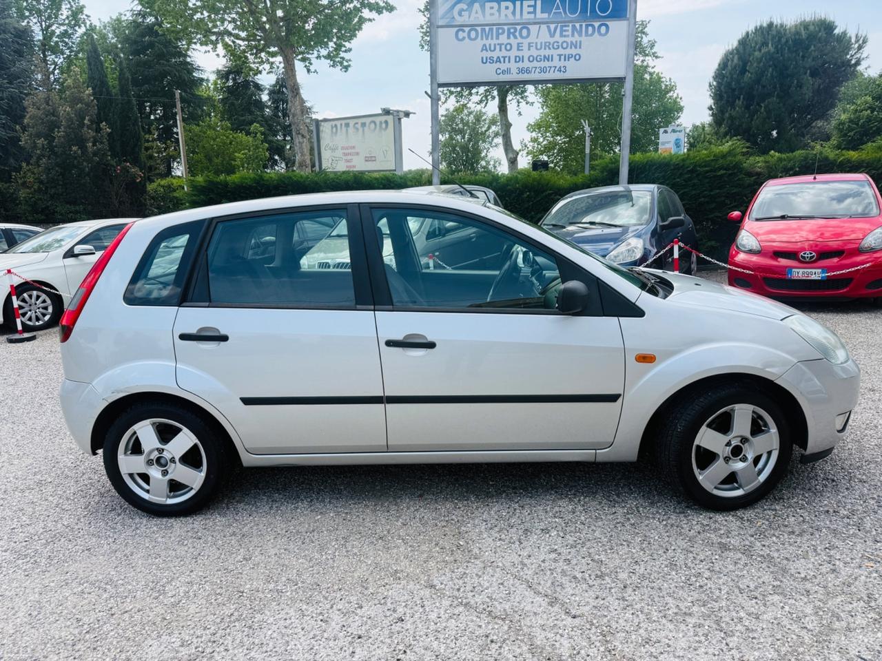 Ford Fiesta 1.4 16V 5p. Ghia