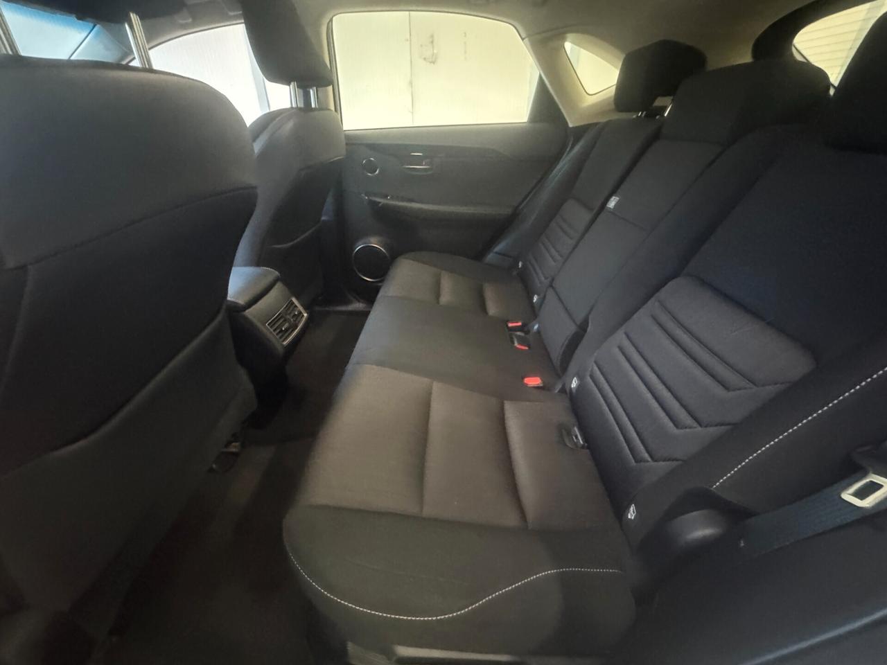 Lexus NX 300h hybrid 2.5 Business 2wd cvt